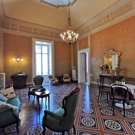Chez Moi Charme Bed and Breakfast Λέτσε