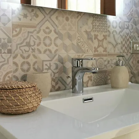 Chez Moi Charme Bed and Breakfast Λέτσε