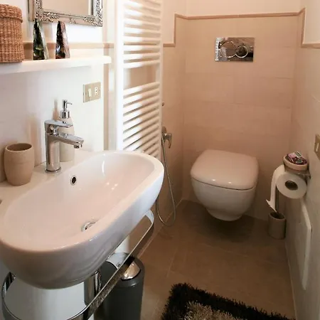 Chez Moi Charme Bed and Breakfast Λέτσε
